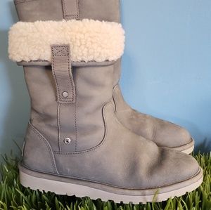 Size 5 youth nwot uggs